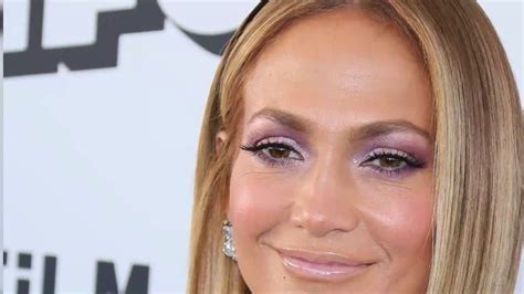 Jennifer Lopez Sublime Elle S Affiche Au Naturel Avec Un Maillot De