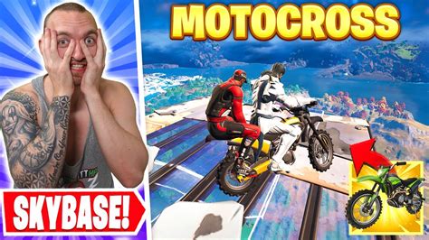 Bygger V Rldens F Rsta Skybase Med Cross I Fortnite Chapter Youtube