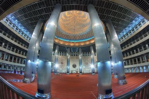 Istiqlal Mosque Local Tour, Daytrips, Sightseeing Packages | Easybook®(LA)