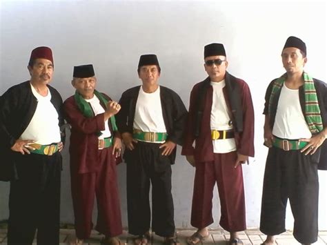 Pakaian Adat Suku Betawi Jakarta Sering Jalan