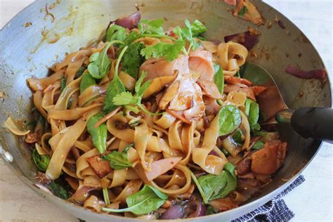 Left Over Ham Stir Fry With Rice Flat Noodles My Kitchen Stories