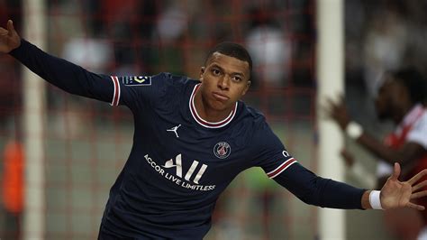 Kylian Mbappé mit Doppelpack Lionel Messi gibt PSG Debüt