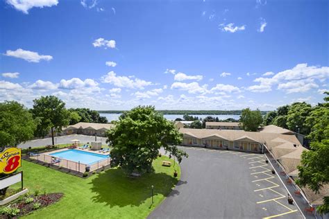 Super 8 by Wyndham Brockville | Brockville, ON Hotels