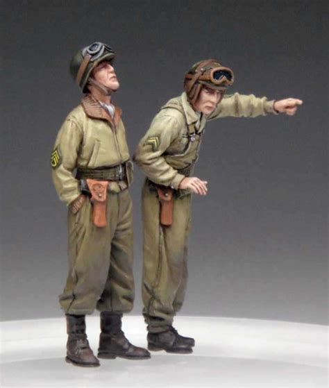 D35025 : WWII U.S. TANK CREW IN WINTER UNIFORM ”MICKEY CREW” – AMMO DROP