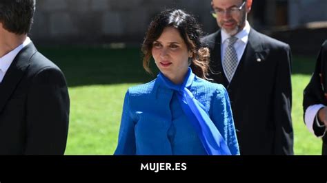 Isabel D Az Ayuso Copia El Look Que Vicky Mart N Berrocal Llev A Una