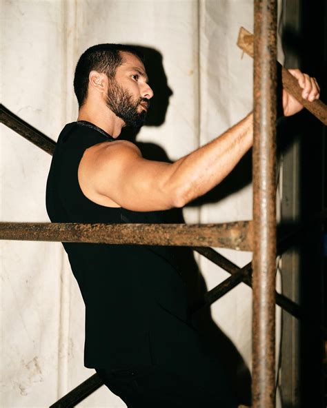 Shirtless Bollywood Men Shahid Kapoor Hot When Dressed More When