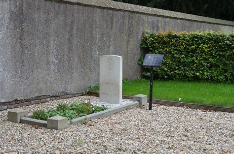 Druten Protestant Cemetery World War Two Cemeteries A Photographic