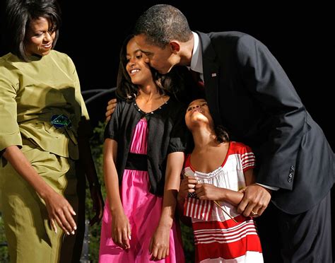 Obama Family Photos: Barack, Michelle, Malia and Sasha Over the Years ...