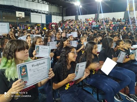 Programa Educacional de Resistência às Drogas forma 323 alunos em Guanhães