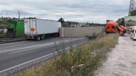 Volcadura de tráiler causa caos vial en la carretera Silao Irapuato