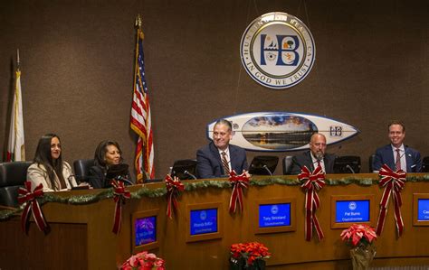 Huntington Beach City Council seats new conservative majority, votes ...