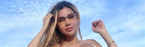 Alexa Dellanos Sorprende A Sus Fans Modelando Su Bikini Desde La Orilla Del Mar En El Radar