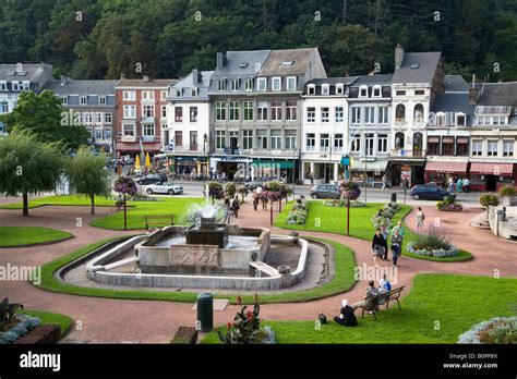 Zentrale Gärten Und Geschäften In Der Stadt Spa Belgien Stockfotografie