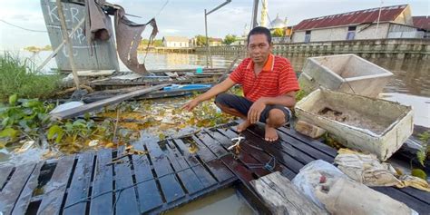 Cerita Nelayan Di Sungai Mahakam Terdampak Tumpahan Minyak Bangun Pagi