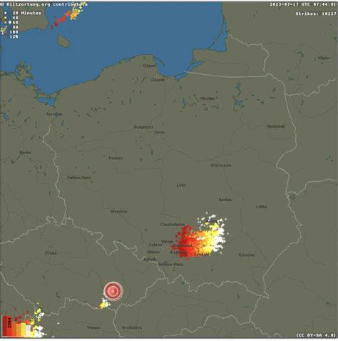 Niszcząca burza MCS już nad Polską Gradobicia zalania i wiatr nawet