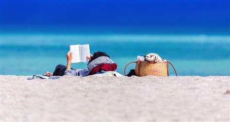 What Makes a Book a Beach Read? | Book Riot