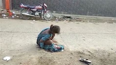 Niña De 17 Años Da A Luz En La Calle En India Video La Silla Rota