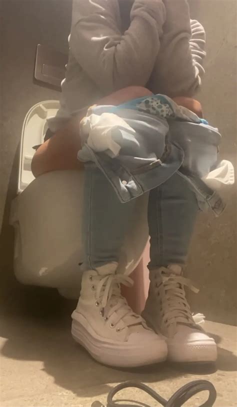 Hot poop voyeur COLEGA EN EL BAÑO V 41 ThisVid