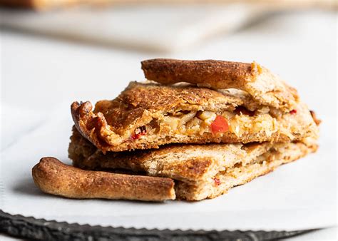 Empanada gallega de bacalao básica con masa de pan Fácil rápida y sin