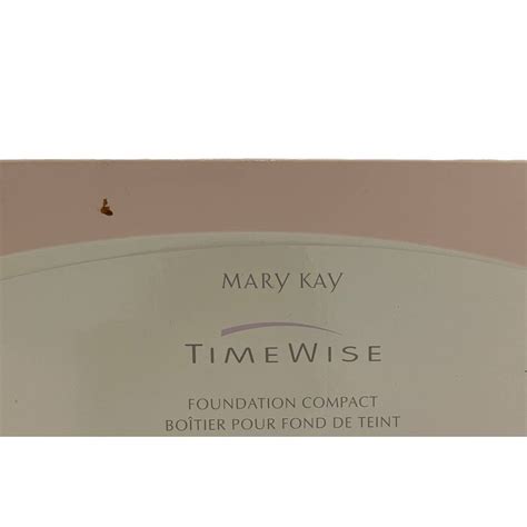 Vintage Mary Kay Cosmetic Products Timewise Foundation Compact 8100