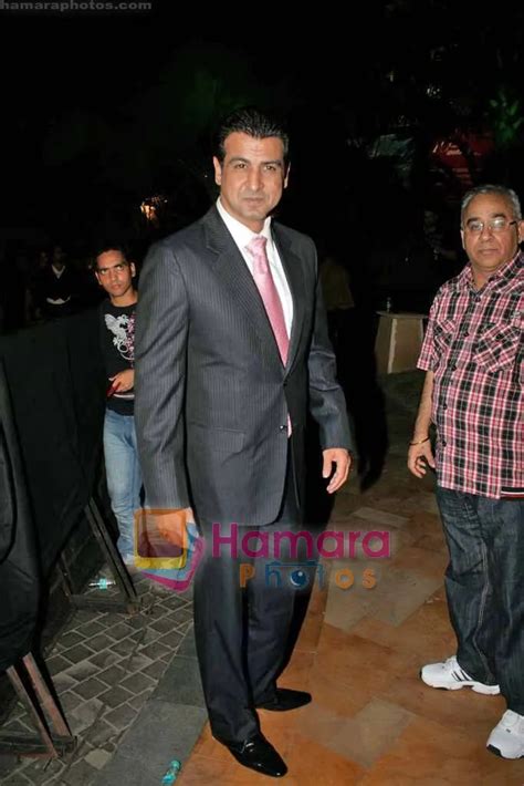 ronit roy  mami awards closing night   nov  ronit roy