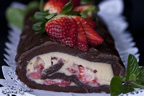 Dulce Y Salado Brazo De Gitano De Chocolate Con Crema Pastelera Y Fresones