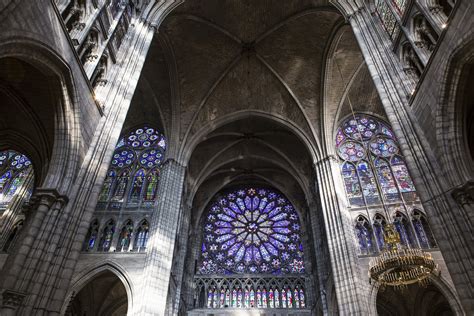 Entrada a la basílica de Saint Denis París