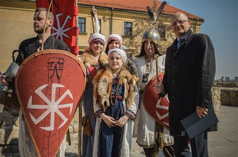 Slavic Costumes From C 9th 11th Centuries West Slavs In Archaeology