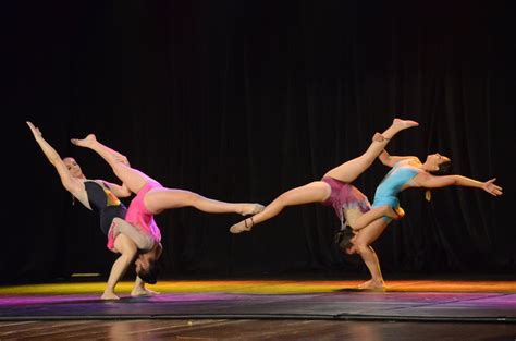 Festival de Ginástica e Dança do Studio NR é sucesso no palco do Teatro