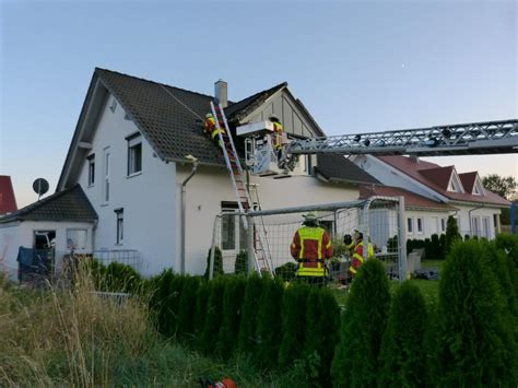 Dachstuhl Brennt In Einfamilienhaus