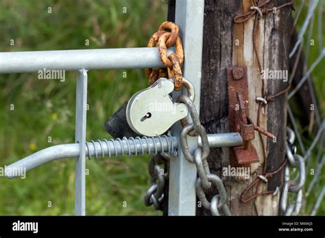 Padlock On Gate Stock Photos & Padlock On Gate Stock Images - Alamy