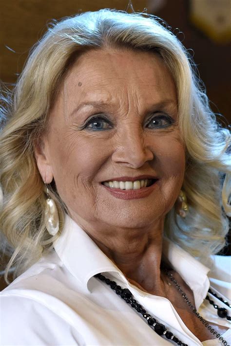 Barbara Bouchet - Biografía, mejores películas, series, imágenes y