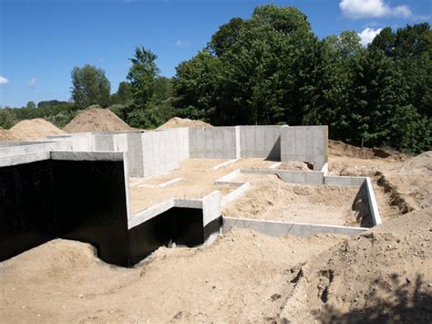 building  dog hill foundation pictures