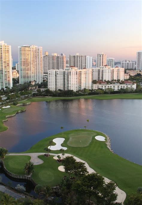 Puesta Del Sol En El Campo De Golf En Miami Foto De Archivo Imagen De