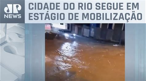 Chuva Provoca Deslizamento De Terra Na Favela Da Rocinha Na Zona Sul