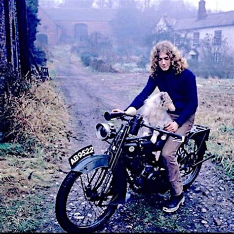 Led Zeppelin S Robert Plant Strider At His Jennings Farm Home