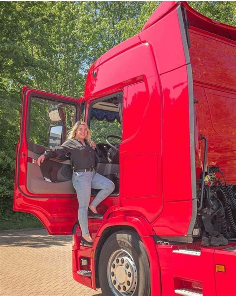 Lisa Kelly She S A Trucker And She S Hot Artofit