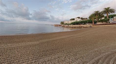 Una Dona Mor Ofegada A Una Platja De La R Pita