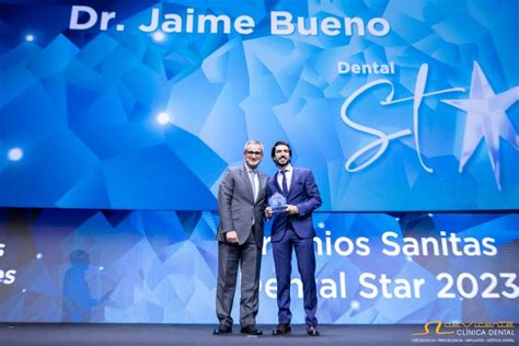 Jaime Bueno periodoncista de nuestra clínica distinguido en los VI