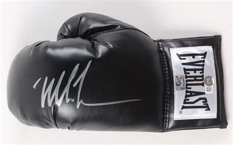 Mike Tyson Signed Everlast Boxing Glove Beckett And Tyson Pristine