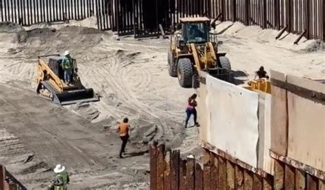 Video Migrantes Aprovechan Trabajos En El Muro Fronterizo Para Cruzar