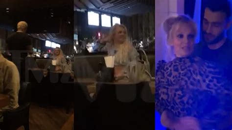 Britney Spears Wpad A W Sza Na Randce Z M Em Film Z Restauracji