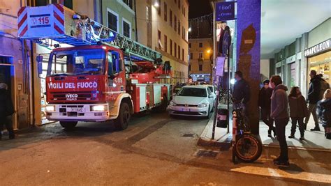 Savona Incendio In Via Rossello Vigili Del Fuoco Mobilitati La Stampa