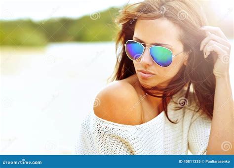 Close Up Fashion Beautiful Woman Portrait Wearing Sunglasses Stock Image Image Of Happiness