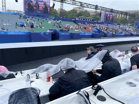 開幕直擊／浪漫花都開幕式沒雨遮 險成媒體採訪災難 運動 巴黎奧運2024