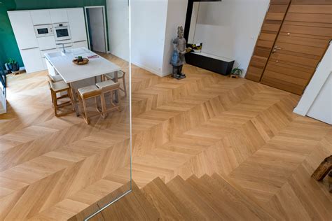 Parquet chêne contrecollé chevron point de Hongrie vitrifié mat