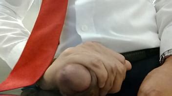 En el baño jalando mi pichón XVIDEOS