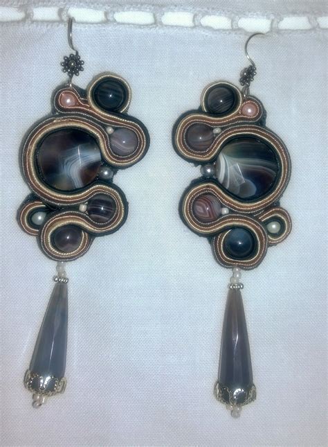 Orecchini Mod Luna Realizzati A Soutache Con Cabochon Perle E Gocce