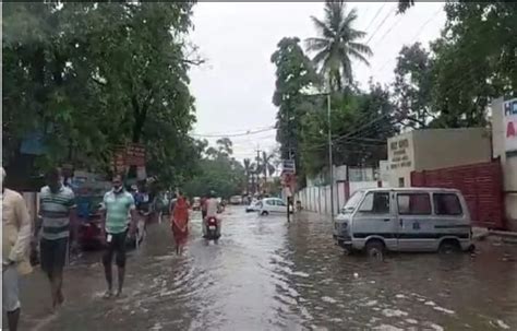 शुक्रवार की रात के मूसलाधार बारिश से पटना का हाल बेहाल पटना के कई