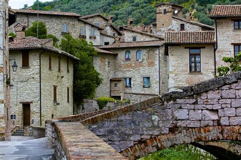 Gubbio - Life in Italy